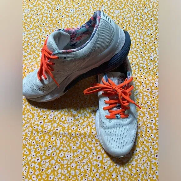 ASICS running shoes, fun colors, great support in shoes, gently worn, size 10 - Picture 2 of 10